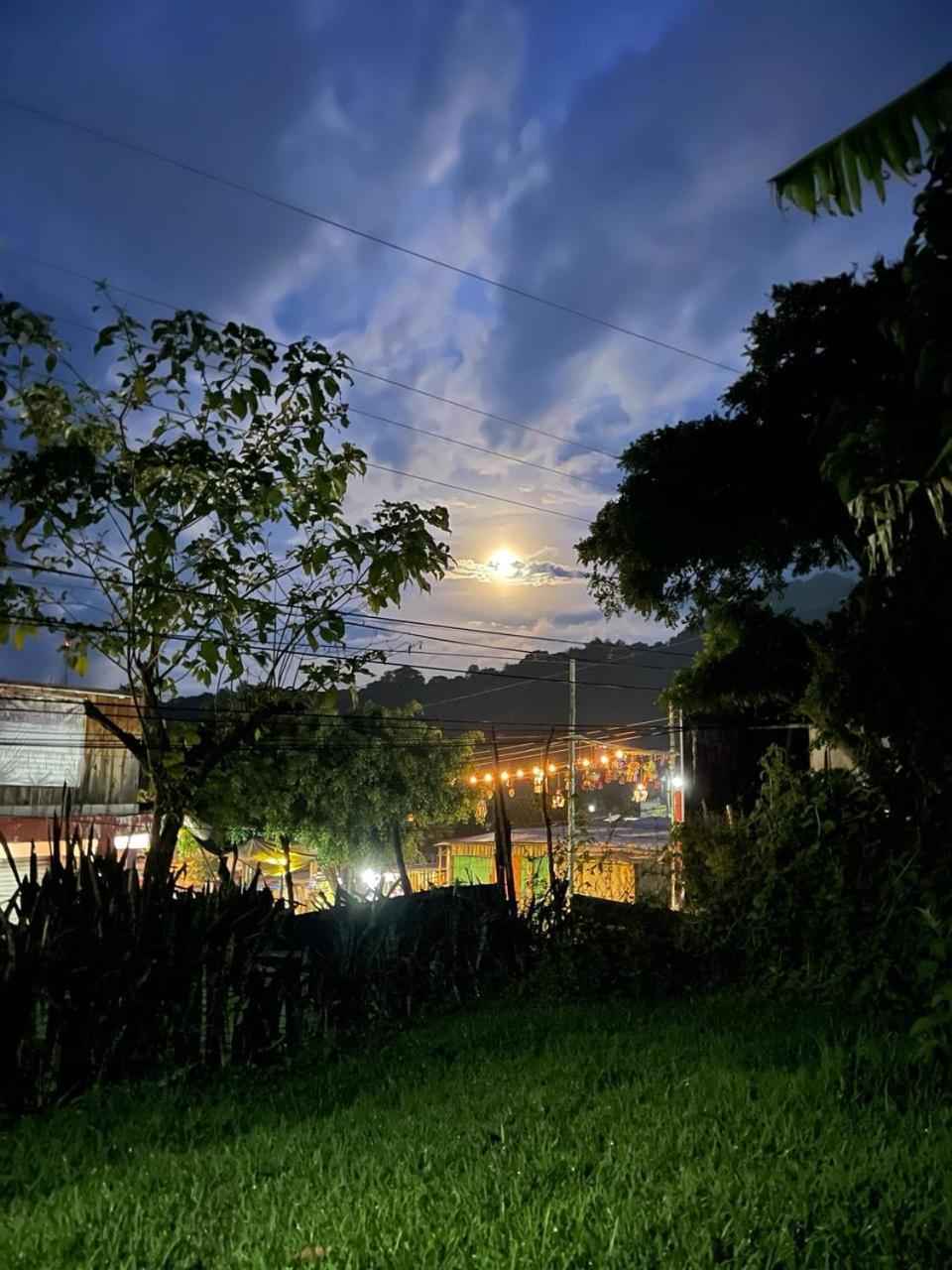 Posada Mana San Juan La Laguna Bagian luar foto